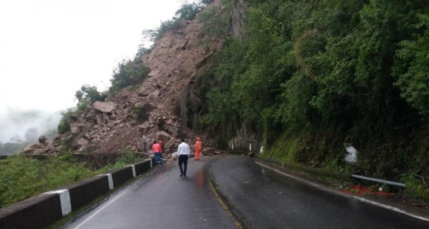 DERRUMBES, ALUVIÓN Y DESLIZAMIENTOS EN RUTA 307