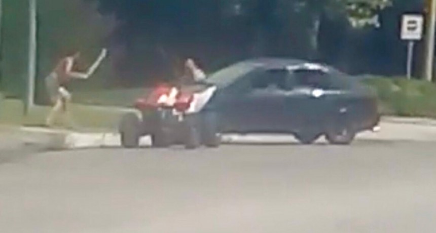VIOLENTA PELEA CALLEJERA EN TAFI VIEJO