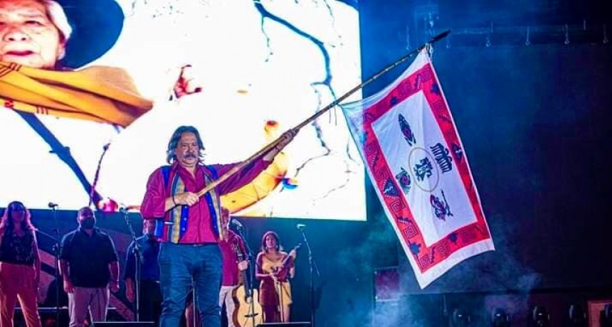 TUCUMAN HIZO FLAMEAR POR PRIMERA VEZ LA BANDERA DIAGUITA EN COSQUIN