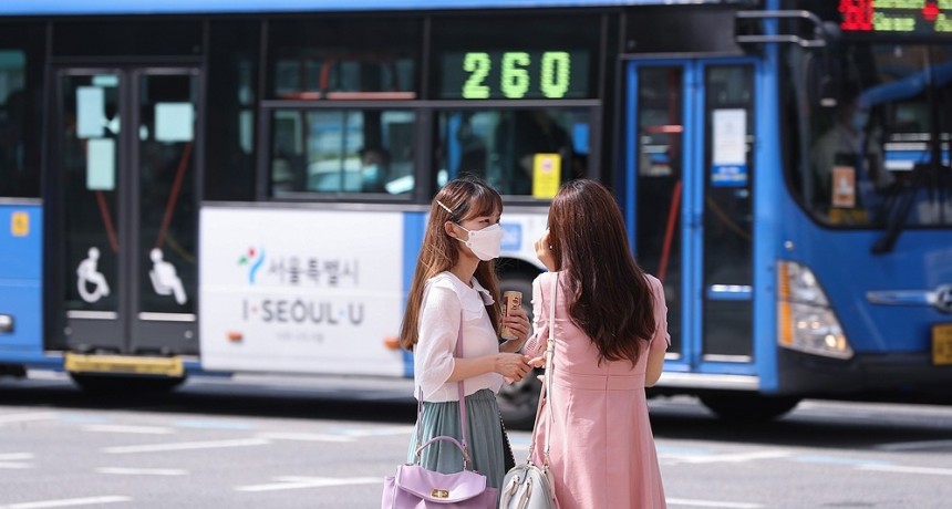 COREA DEL SUR PROLONGA LAS RESTRICCIONES EN SEÚL ANTE LA SUBA DE CASOS