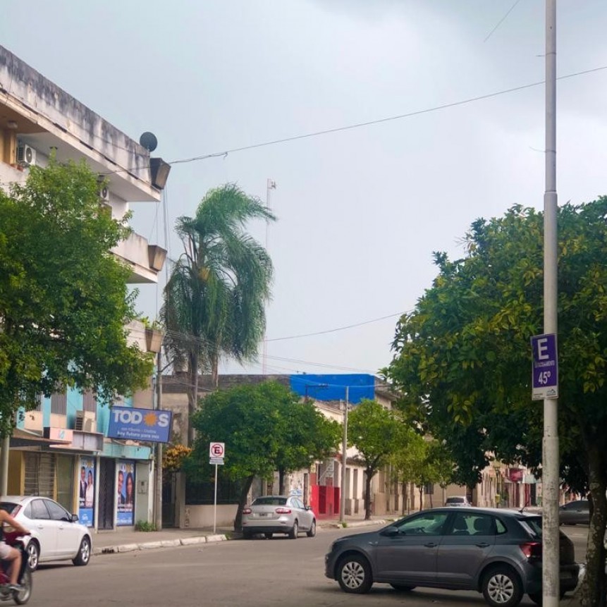 DOMINGO MAYORMENTE NUBLADO, CON RESOLANAS Y TORMENTAS HACIA LA TARDE