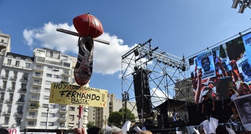 EN TUCUMAN TAMBIEN MARCHAN POR FERNANDO BAEZ SOSA A UN MES DEL ASESINATO