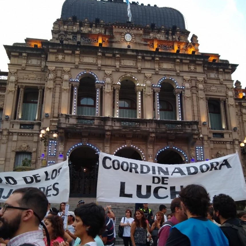ANULAN EL ARTICULO 2 DEL DECRETO 01/01 PARA AQUIETAR EL CLIMA ESTATAL