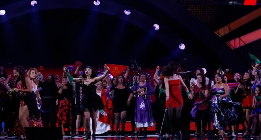 LAS MUJERES COPARON LA QUINTA. MON LAFERTE RENUNCIÓ A DOS GAVIOTAS