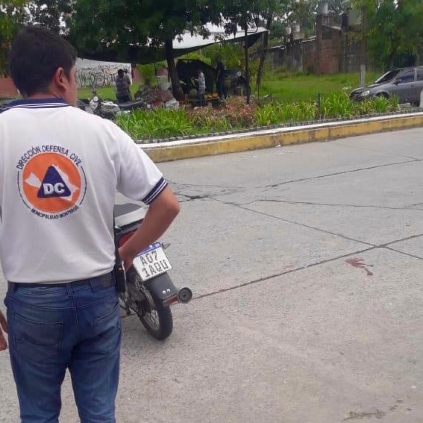 POR NO CHOCAR UN PERRO SE CAYÓ DE SU MOTO