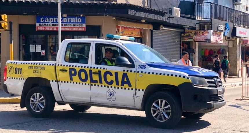 POLICÍA DE MONTEROS RECORRE Y PIDE A LA GENTE QUE CUMPLA LA CUARENTENA