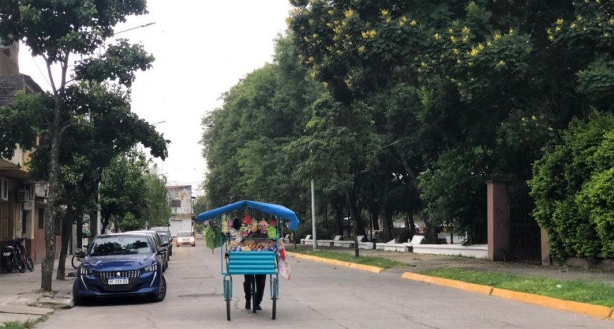 MONTEROS HOY LUCE SU SOMBRERO GRIS 