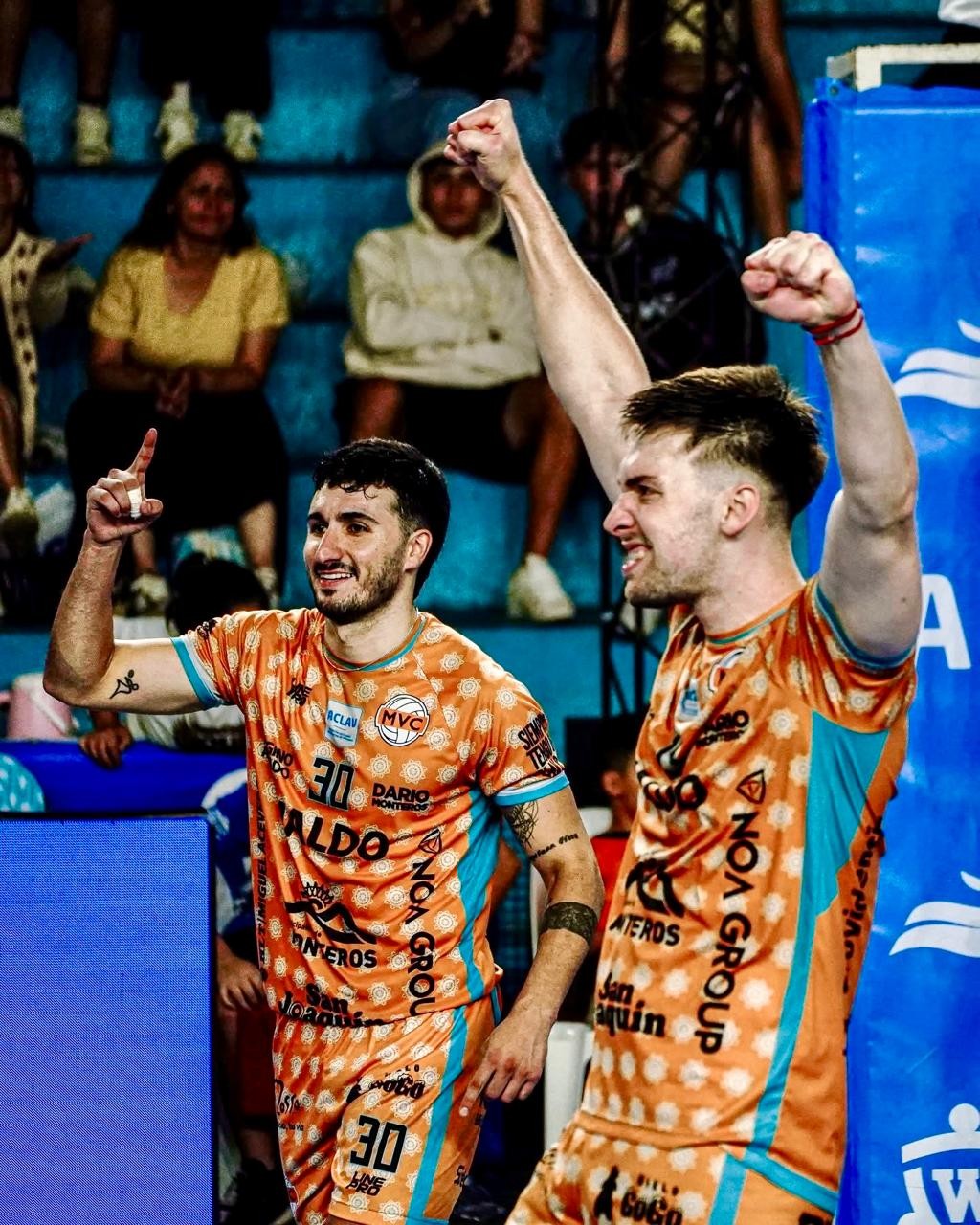 VICTORIA NARANJA DURANTE LA MADRUGADA ANTE RIVER