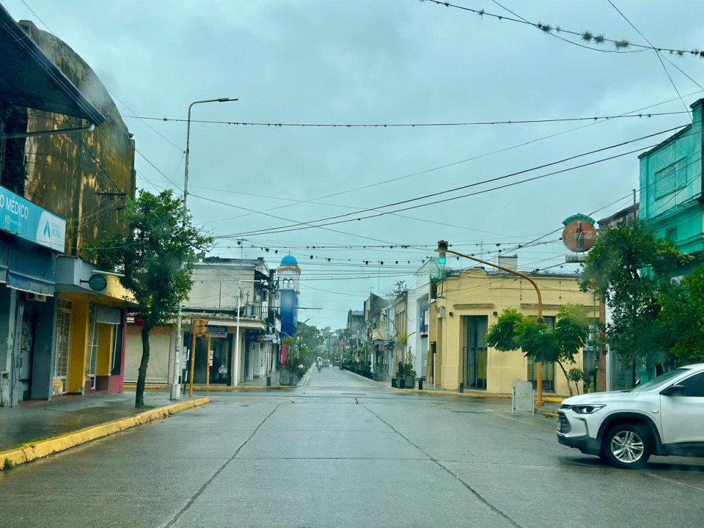 EN MONTEROS LA LLUVIA DA UN RESPIRO, PERO REGRESAN MA&Ntilde;ANA