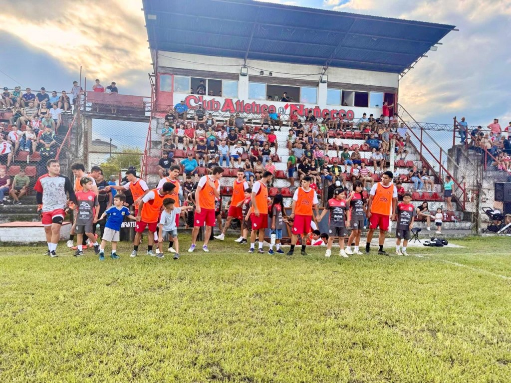 VOLVI&Oacute; &Ntilde;U&Ntilde;ORCO. AUNQUE FUE DERROTA, EL AMISTOSO SE VIVI&Oacute; COMO UNA FIESTA 