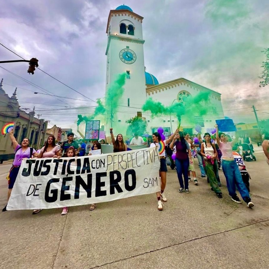 LAS MUJERES MARCHARON Y REVALIDARON EL RECLAMO DE IGUALDAD EN LAS CALLES