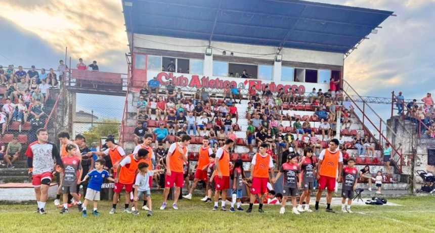 VOLVI&Oacute; &Ntilde;U&Ntilde;ORCO. AUNQUE FUE DERROTA, EL AMISTOSO SE VIVI&Oacute; COMO UNA FIESTA 