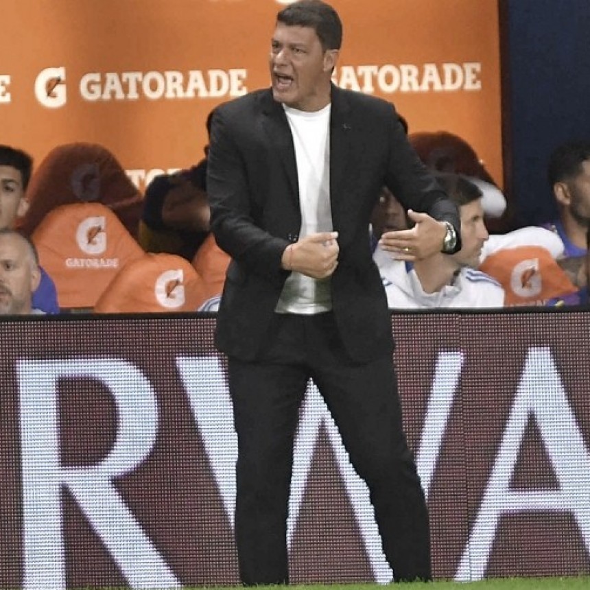  Battaglia dirigirá la práctica por la tarde y no piensa en dejar de ser el entrenador 