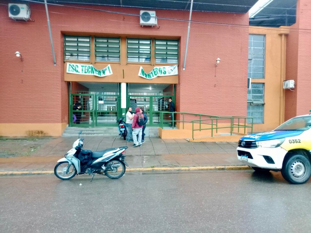 SIN MOCHILA, SOLO CARPETA Y LAPICERA. FUE EL PEDIDO EN ESC. T&Eacute;CNICA