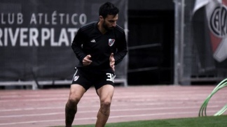 Scocco partió hacia España para tratarse su desgarro
