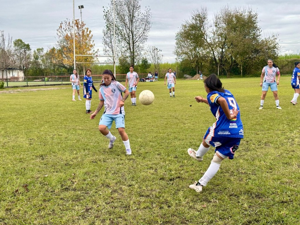 SARMIENTO CAMPE&Oacute;N DEL 1&deg; TORNEO REGIONAL DE F&Uacute;TBOL FEMENINO
