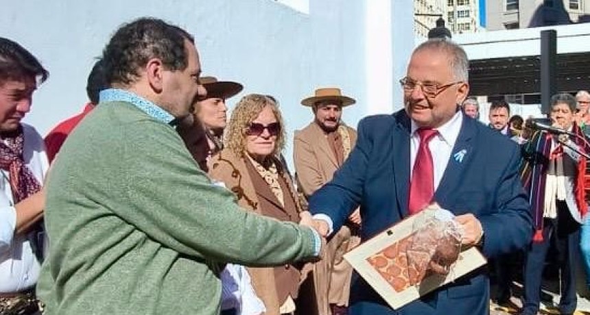 CARLOS DIEZ FUE DISTINGUIDO POR LA FUNDACI&Oacute;N JUAN DE LOS SANTOS AMORES