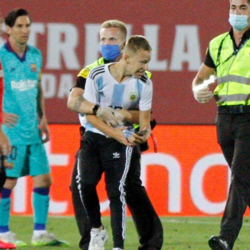 Iniciarán acciones penales al intruso que ingresó al campo en Mallorca-Barcelona