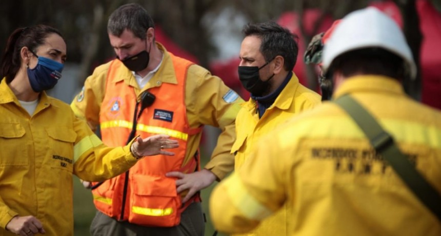 JUAN CABANDIÉ RECORRIÓ LA ZONA AFECTADA POR LOS INCENDIOS EN EL DELTA DEL PARANÁ