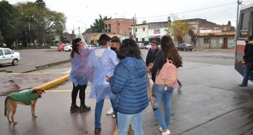 CONTINÚAN CON EL DISPOSITIVOS DE CONTROL FEBRIL EN LA TERMINAL  DE MONTEROS