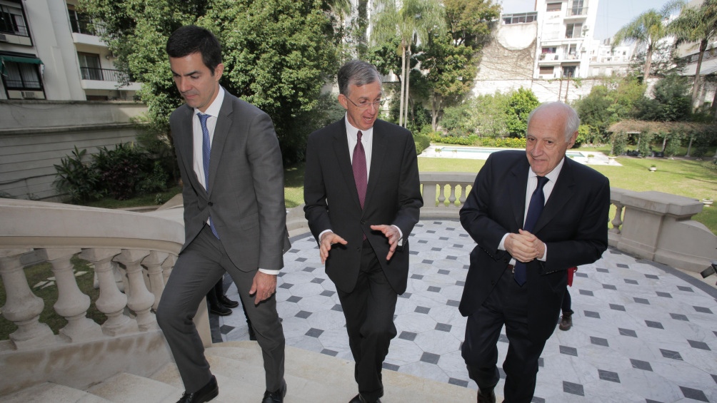 Lavagna y Urtubey presentaron sus propuestas electorales en la embajada de Brasil   