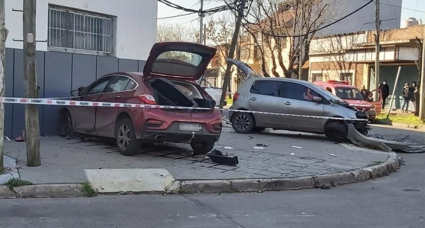 Chocó y mató a un automovilista cuando perseguía en contramano a un motochorro