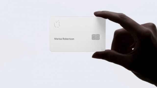 Apple entrega sus primeras tarjetas de crédito a clientes