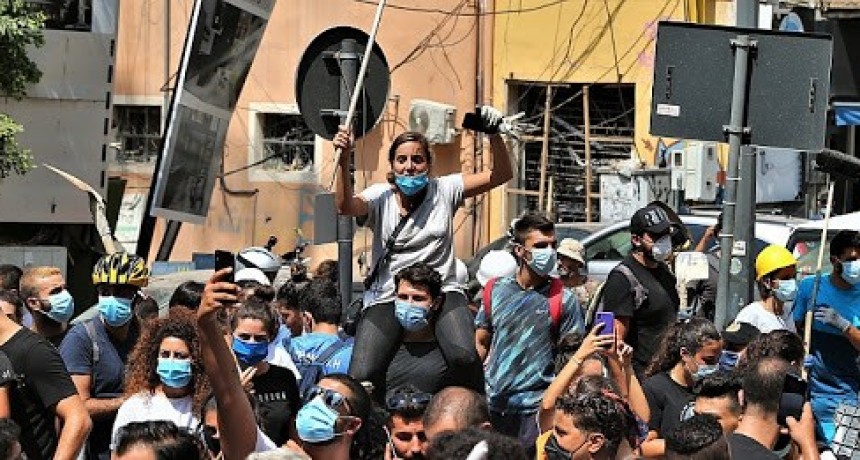 Varios heridos en una protesta para pedir la renuncia del Gobierno libanés tras las explosiones 