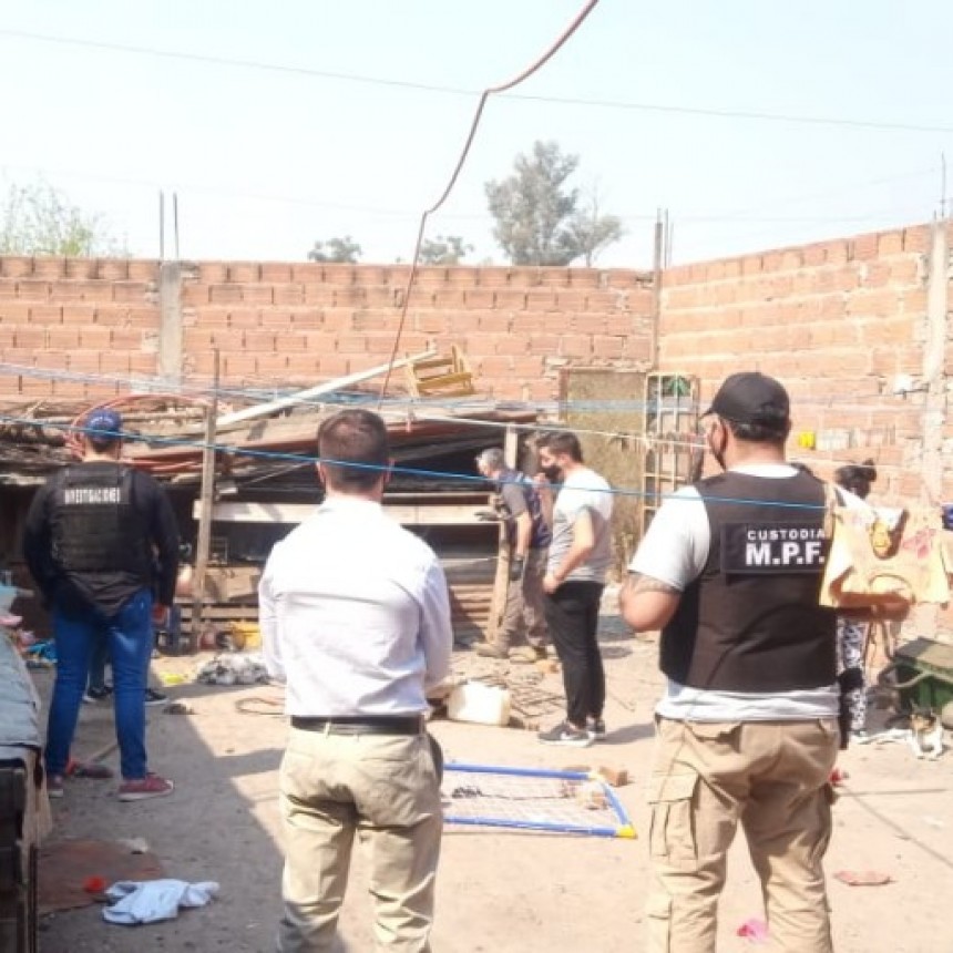  ENCUENTRAN ARMAS Y DROGAS ENTERRADAS EN EL FONDO DE LA CASA DONDE UNA PEQUEÑA DE DOS AÑOS RECIBIÓ UN DISPARO MORTAL