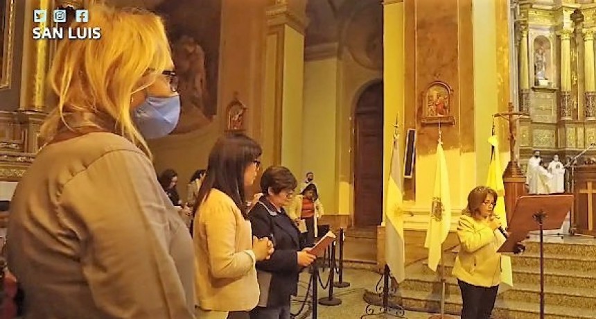 En pos de la inclusión, la Iglesia de San Luis celebró la misa patronal con la participación de una transexual