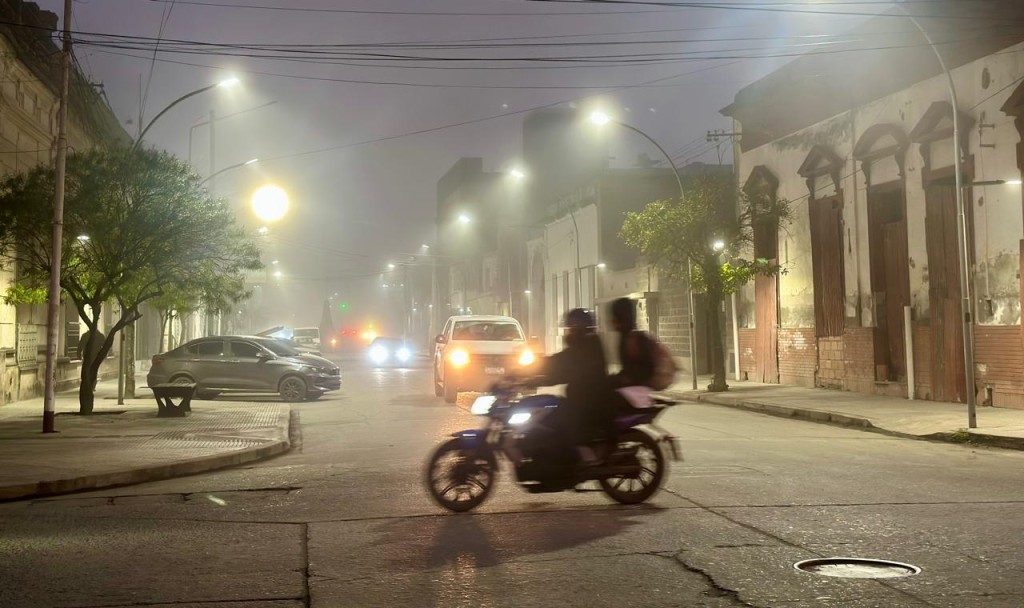 MONTEROS AMANECI&Oacute; CON NEBLINA ESPESA