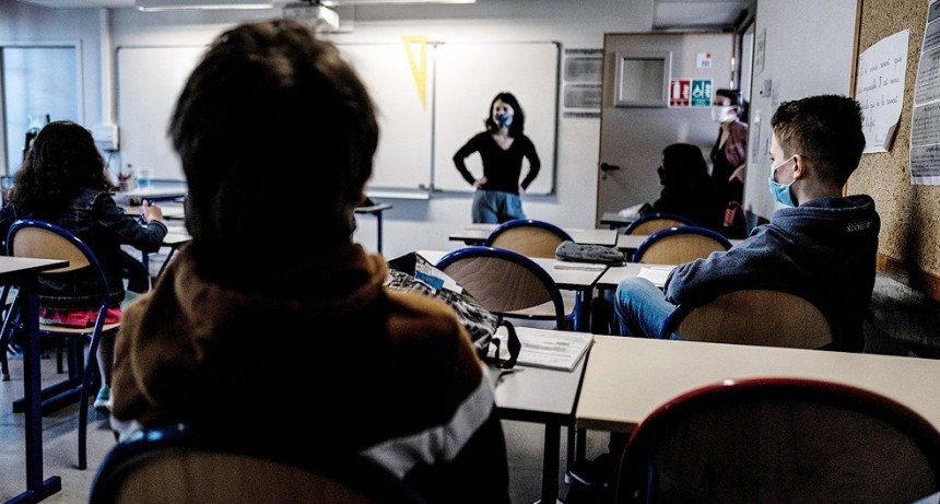 Francia: millones de niños vuelven a la escuela pese al recrudecimiento del coronavirus