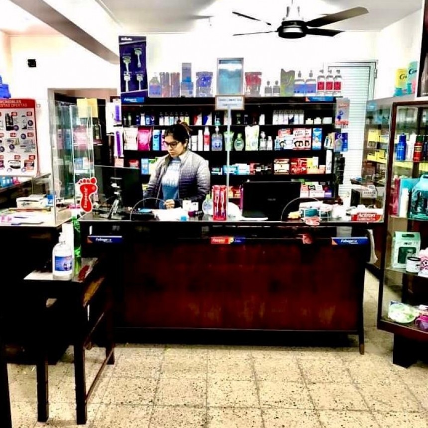 REABRE LA FARMACIA DEL PROFE SANCHEZ TELLO UN SUEÑO DE 55 AÑOS
