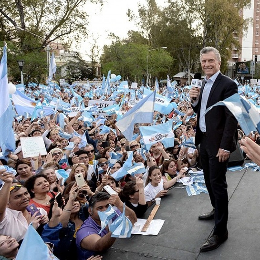 Macri llega a Rosario con la marcha del 