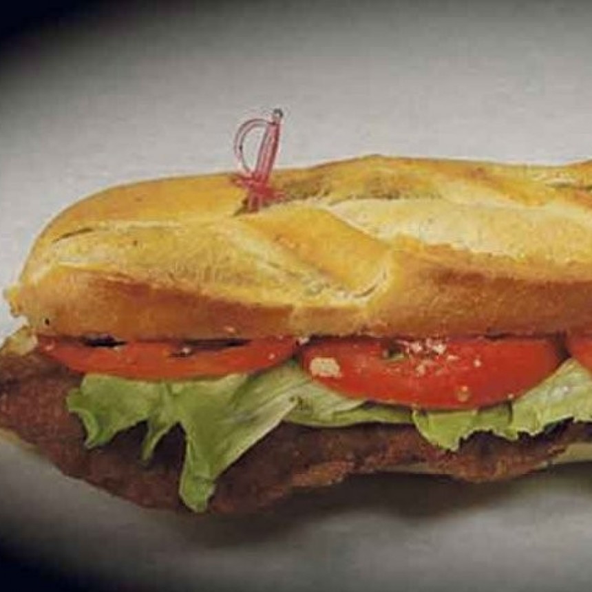 Gana 30 mil pesos por comer un sandwich de milanesa