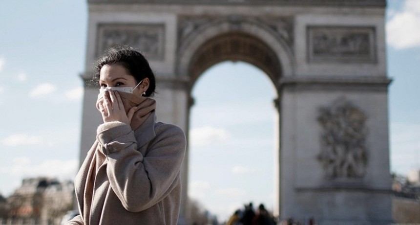 PARÍS ANALIZA DECRETAR ALERTA MÁXIMA POR CORONAVIRUS A PARTIR DEL LUNES