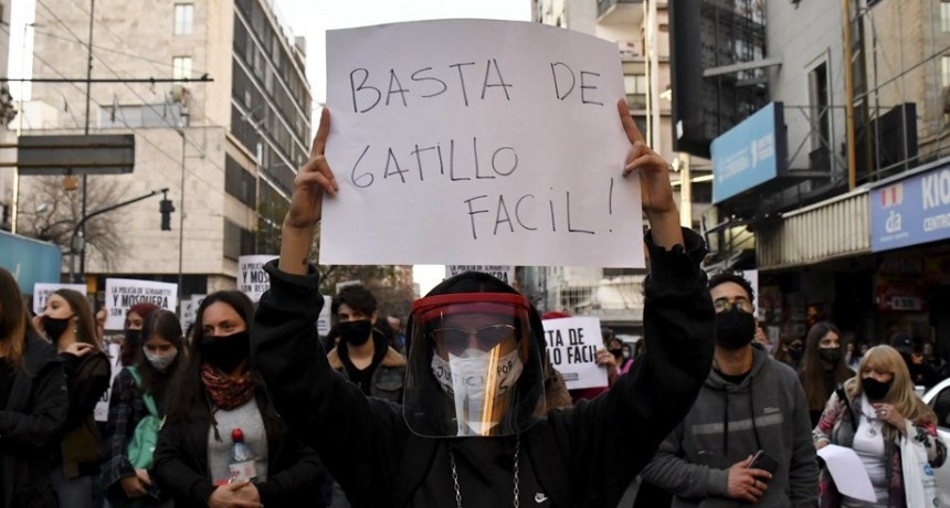 OTROS CUATRO POLICÍAS DETENIDOS POR UN CASO DE 