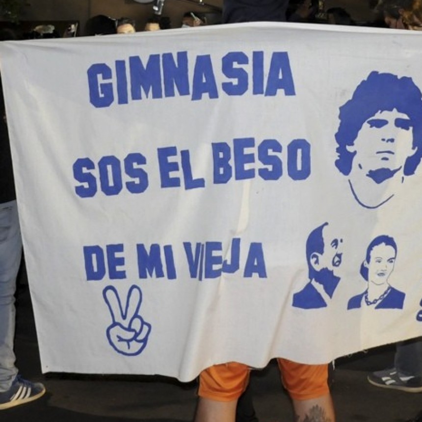 MARADONA FUE INTERNADO CON UN 