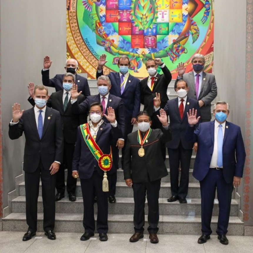 EL PRESIDENTE VIAJO A LA CIUDAD DE LA PAZ Y PARTICIPO DE LA ASUNCIÓN DE LUIS ARCE