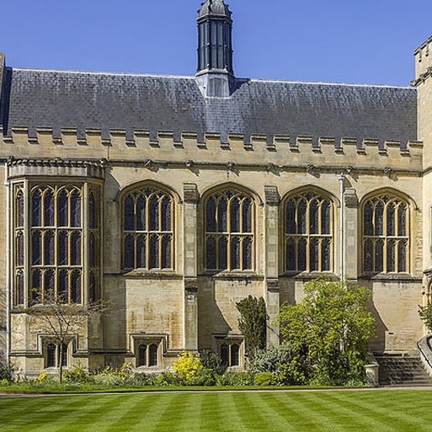 CIENTÍFICOS BRITÁNICOS DE OXFORD CELEBRAN EL ANUNCIO DE LA EFECTIVIDAD DE LA VACUNA DE PFIZER