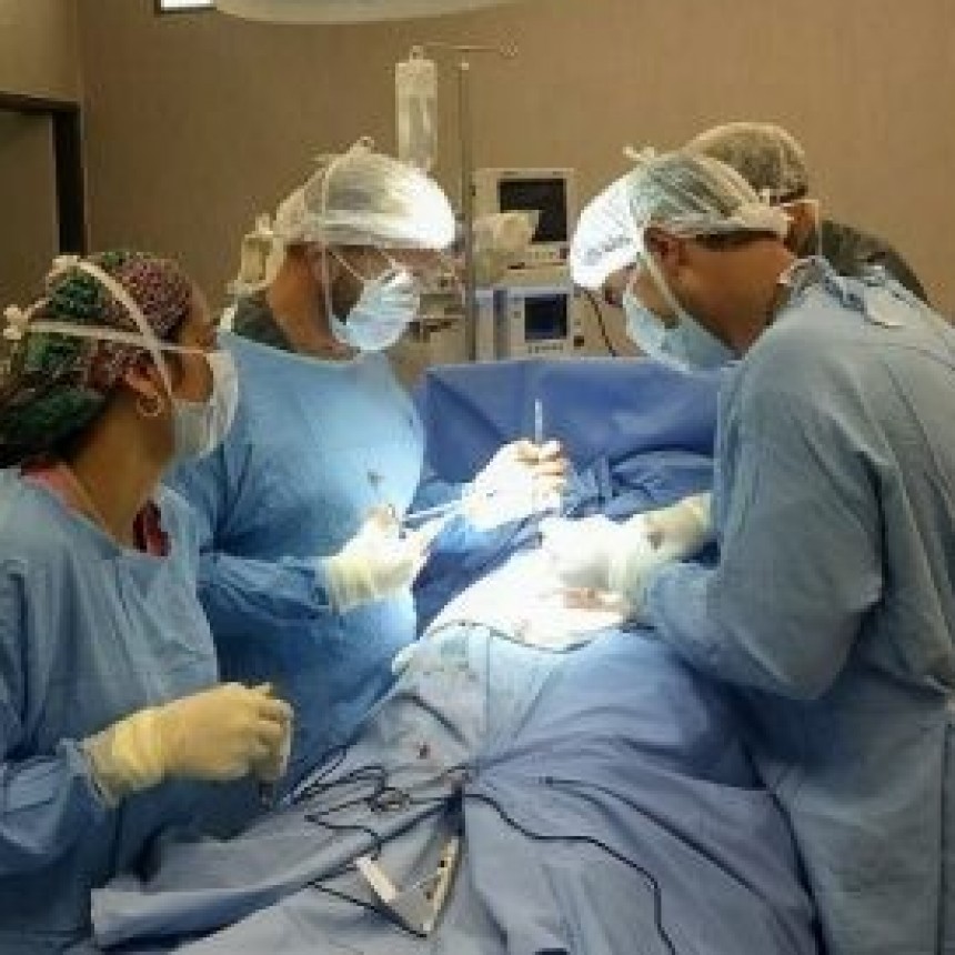 Lo confundieron con otro paciente y le trasplantaron un riñón por error