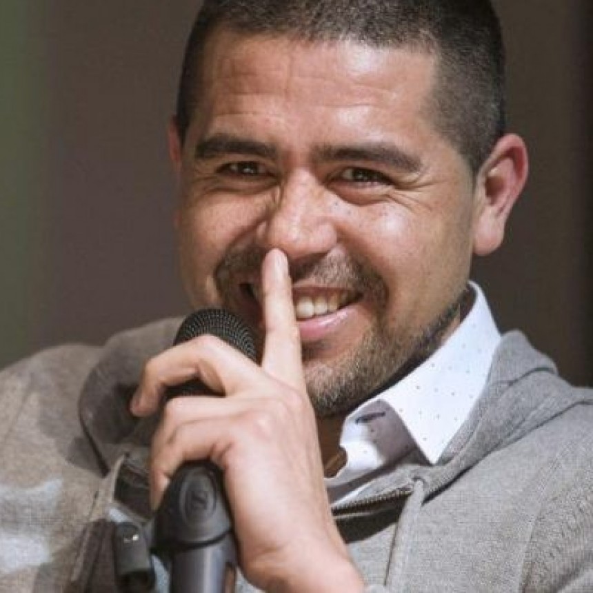 Riquelme ya tiene entrenador y refuerzos si ganan el domingo