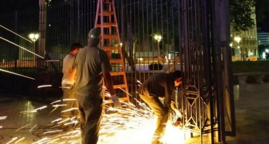 La Plaza de Mayo se prepara para la asunción de Alberto Fernández